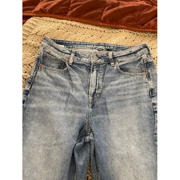 American Eagle Straight Mom Jean Distressed Light‎ Wash Pants Women's Size 10S - Picture 5 of 14